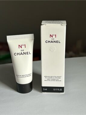 CHANEL N°1 Red Camellia Revitalizing Serum 5ml